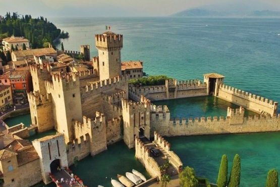 MILANO LIMOUSINE: tours al castello Scaligero di Sirmione