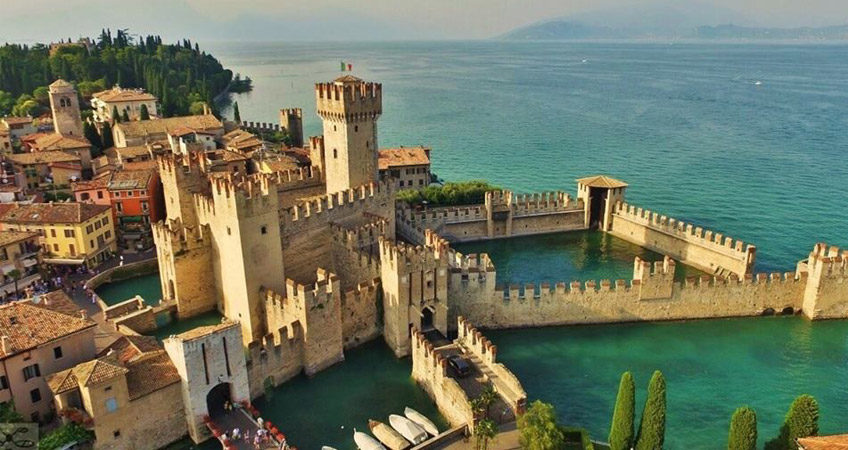 MILANO LIMOUSINE: tours al castello Scaligero di Sirmione